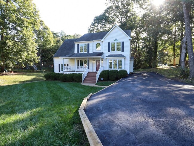Building Photo - 4-Bedroom Home on Quiet Cul-de-Sac - Must See