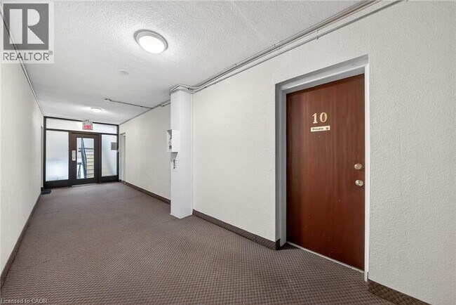 Photo - 237 Mohawk Rd E Unité 10