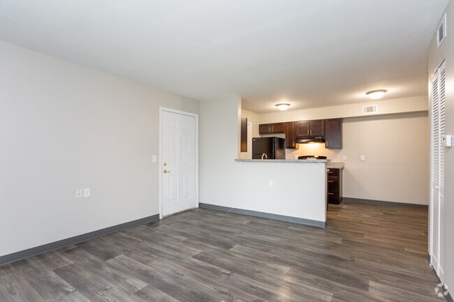 2 BR, 2 BA - 890 SF