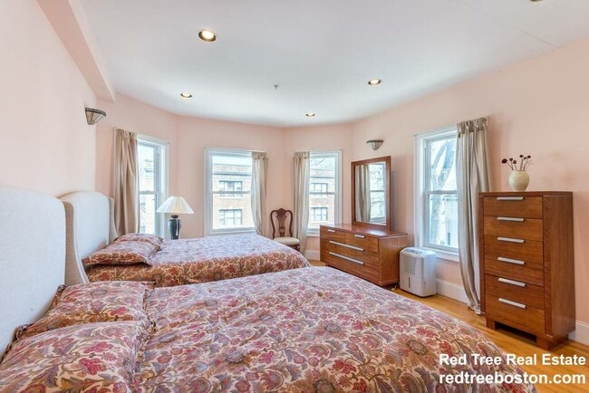 Photo - 74 Georgia St Unit 1