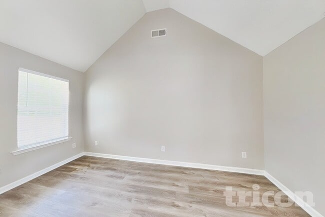 Photo - 253 Cobblestone Ln