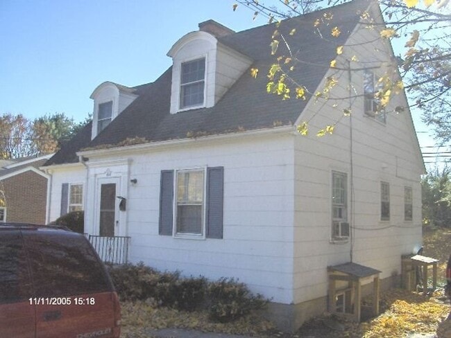 Building Photo - 617 Progress St NE