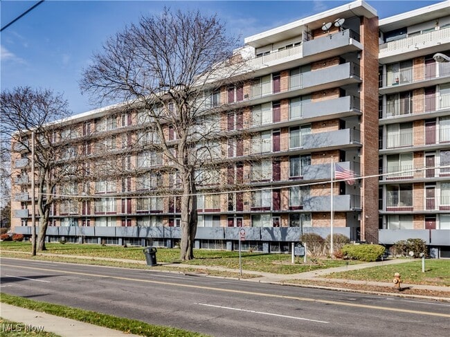 Photo - 2331 E Market St Unit 122