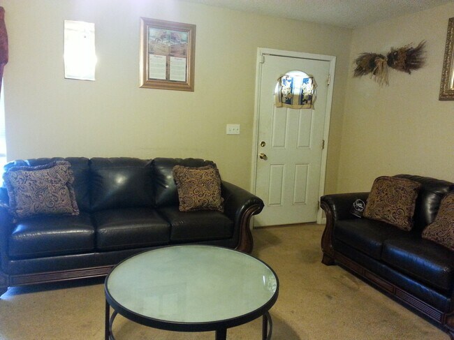 Living room - 7247 Pinedale Dr