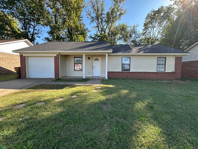 Building Photo - Welcome to this charming 3-bedroom, 1.5-ba...