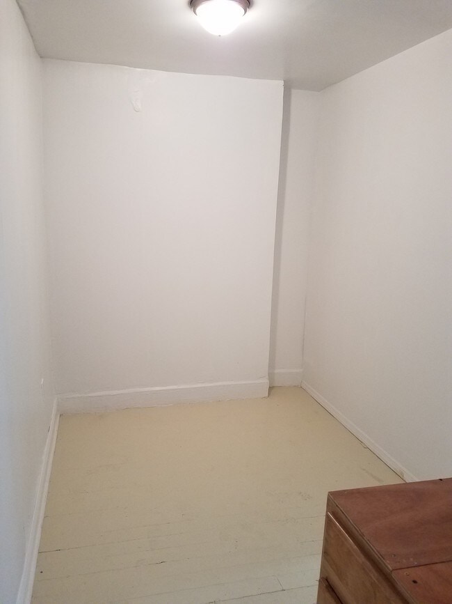 Photo - 354 W 37th St
