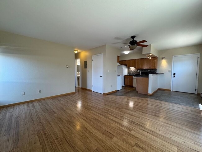 Photo - 625 Manhattan Pl