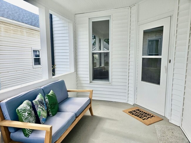 Photo - 621 N Carver St