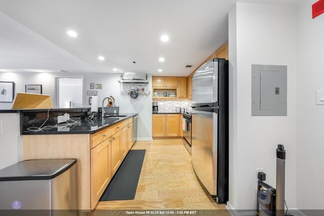 Building Photo - 759 2nd St Unit 11M Rental