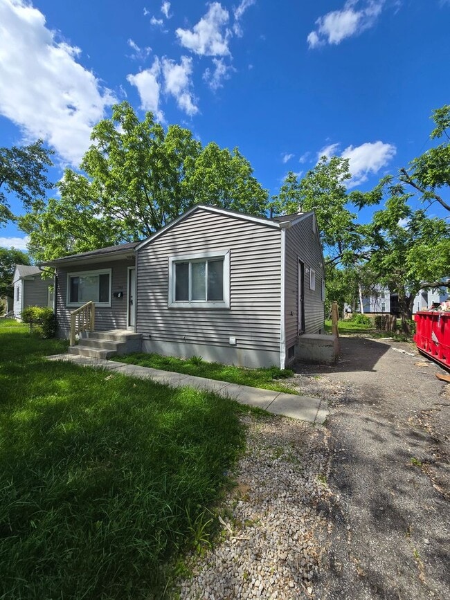 3 BEDROOM SINGLE FAMILY - 3 BEDROOM SINGLE FAMILY House
