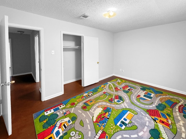 Photo - 3005 Magellan St