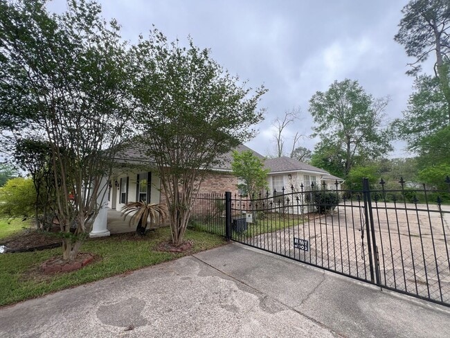 Photo - Newly remodeled, 4 bedroom, 2.5 bathroom home in Baton Rouge, LA