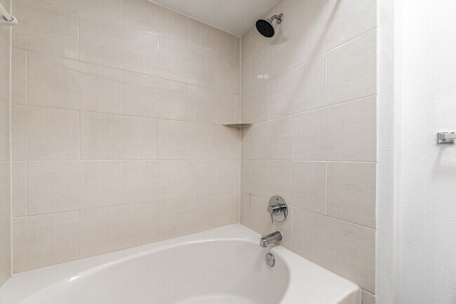 Photo - Limited-Time Incentive: 8 Weeks Free & $0 ... Unidad RAMC4
