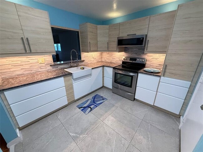 Building Photo - 410 NW 68th Ave Unit 420