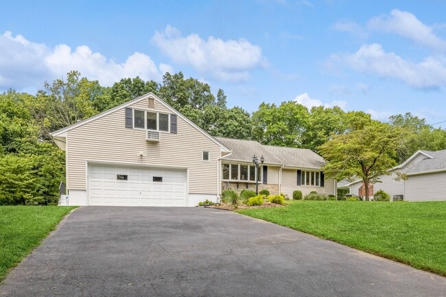 Photo - 558 Baylor Ave