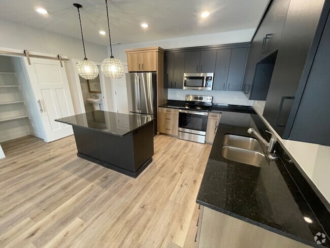 Building Photo - Nearly new and waiting just for you! Rental