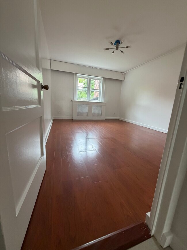 Living too - 9013 70th Dr