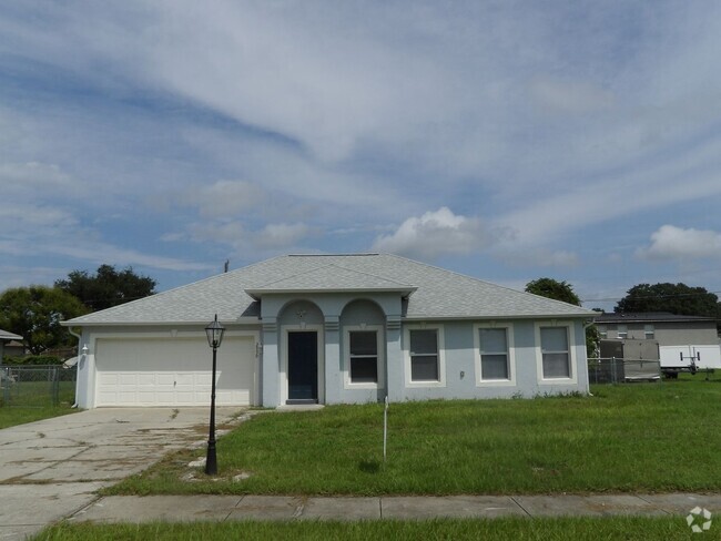 Building Photo - Real Nice 2088 Sq Ft 4 Bedroom 2 bath with... Rental