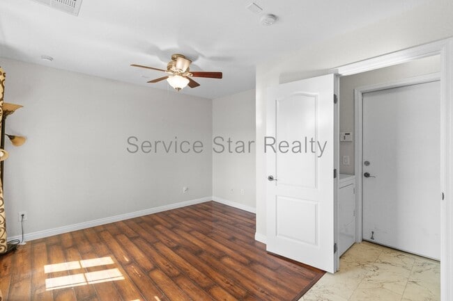 Photo - 2129 E Huntington Dr