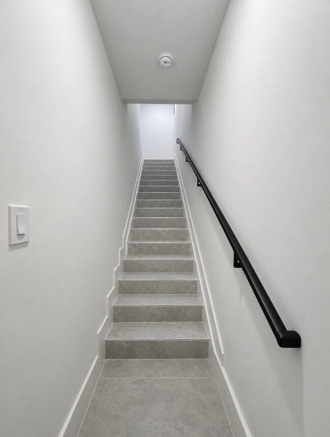 329 NW 17th Ave Unit 3