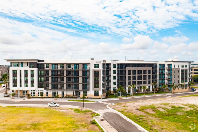 250 Carillon Pky Saint Petersburg, FL - Axio at Carillon Apartments