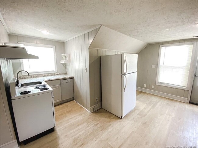 Photo - 209 W 16th St