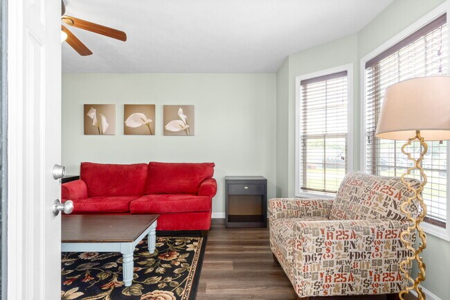 Photo - 725 Shetland Dr