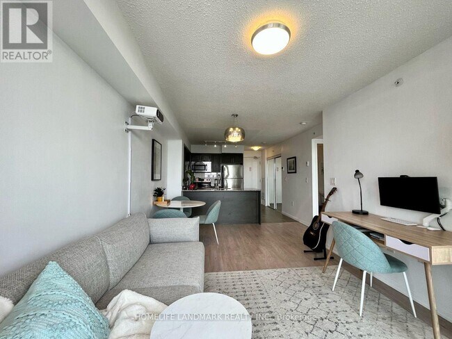 Photo - 800 Lawrence Ave W Unit 915
