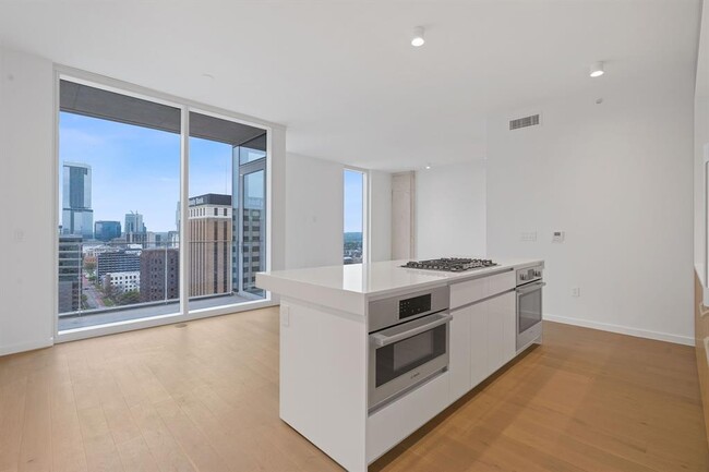 Building Photo - 313 W 17th St Unit 1206 Rental