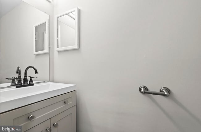 Photo - 328 Moseby Ct