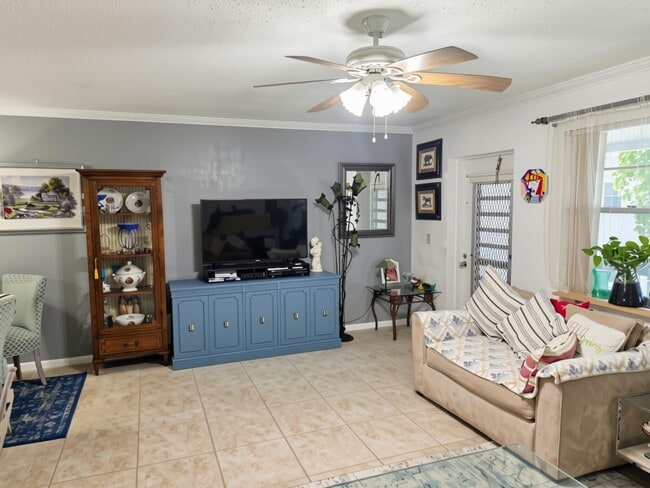 Photo - 563 Durham Cir