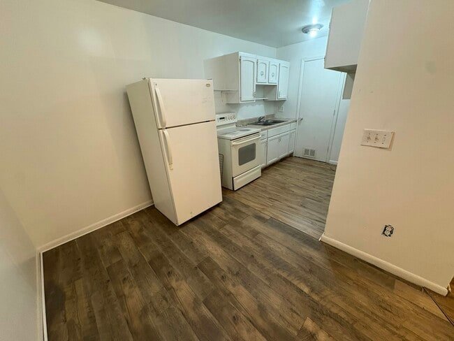 Photo - 2529 W Riverview Ave Unit C