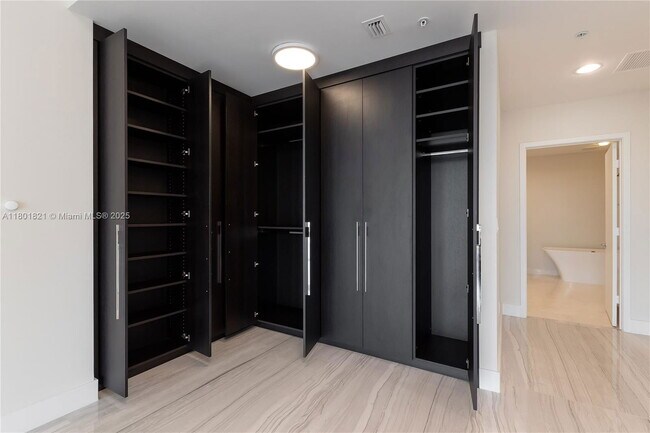 Photo - 17111 Biscayne Blvd Unidad 2311