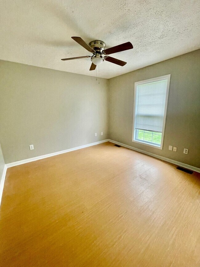 Photo - (Hold$5K)TomSadler935 Unidad A