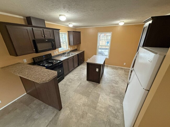 Building Photo - 2501 N Apperson Way