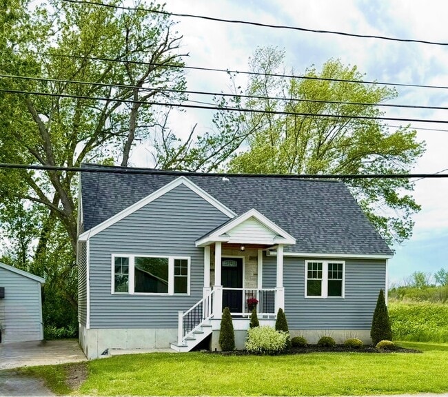 Building Photo - 6839 S James St
