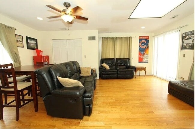 Photo - 2643 N Southport Ave
