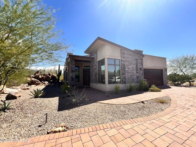 14205 N Stone View Pl