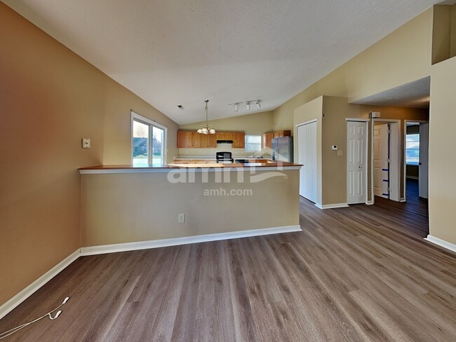 Photo - 1903 E Maple Park Dr