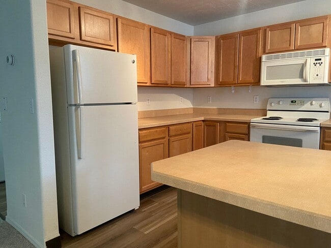 2 bedroom, 2-1/2 bath condo - close to Mal... - 2 bedroom, 2-1/2 bath condo - close to Mal...