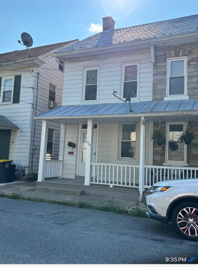 Building Photo - 202 N Elm St Rental
