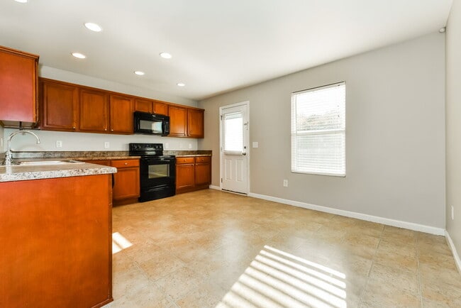 833 Creek Oak Dr
