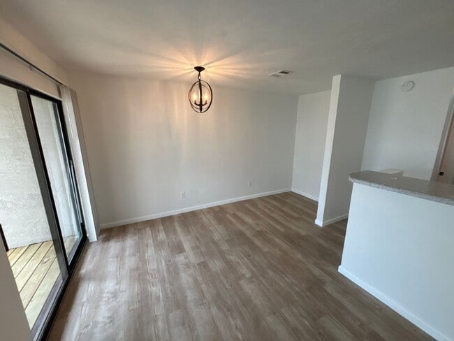 Photo - 2 Bedroom 2 1/2 bath in the Lakes Townhome...