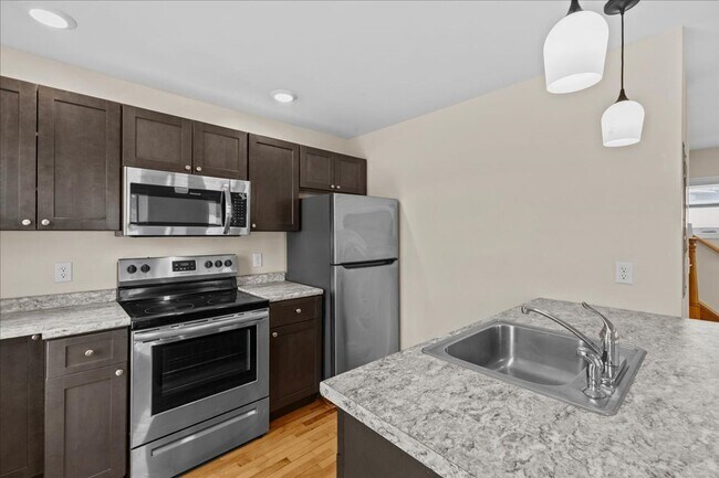 Building Photo - 389 E Allen St Unit Apt. A