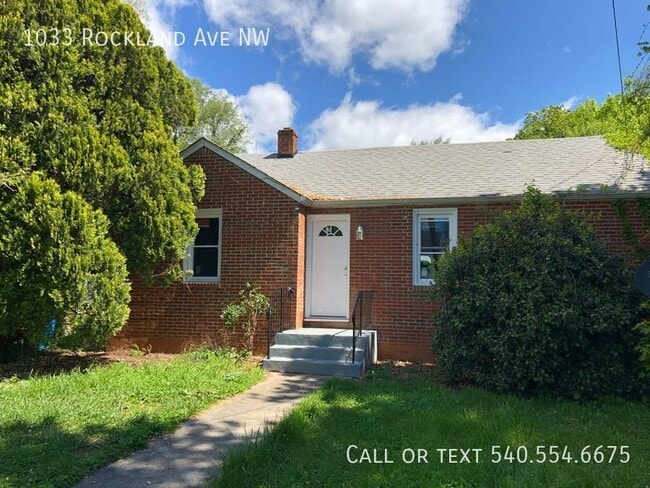 Photo - 1033 Rockland Ave NW House