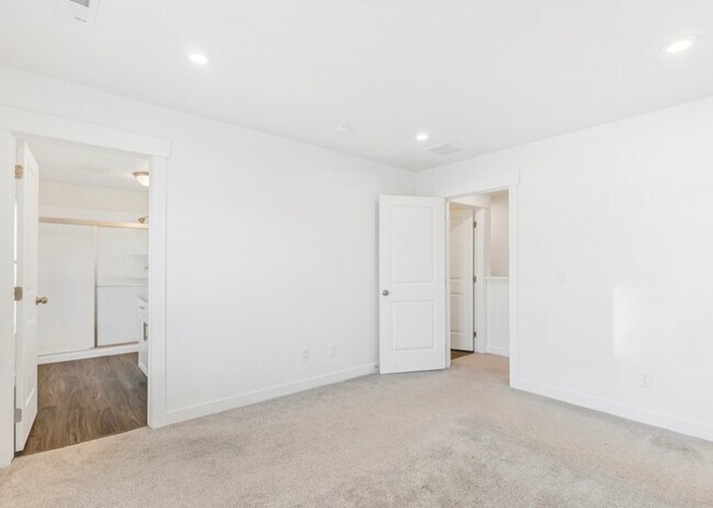 Photo - 4515 E Hurstbourne Dr