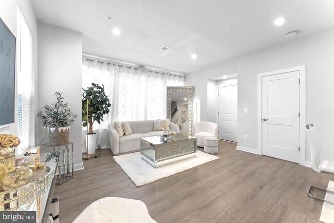 Building Photo - 43785 Transit Sq