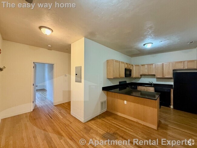 Building Photo - 22 Bow St Unit #1 Rental