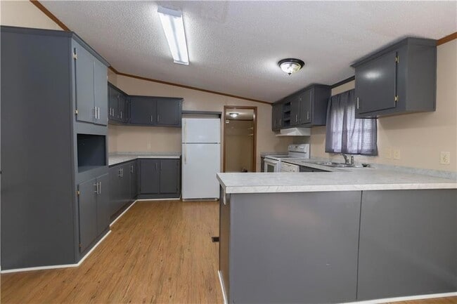 Photo - 400 Jefferson Dr