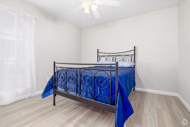 2BR, 2BA - 618SF - Second Bedroom